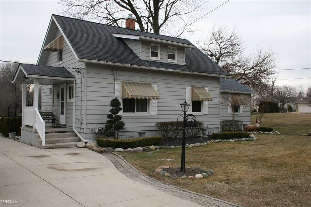 15510 E 14 Mile Rd, Fraser, MI 4 Bed, 1 Bath SingleFamily Home 17