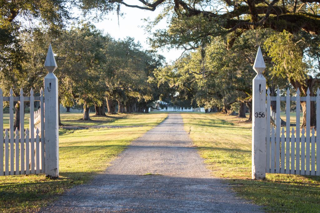 356 Middleburg Ln, Huger, SC 29450 See Est. Value, Schools & More