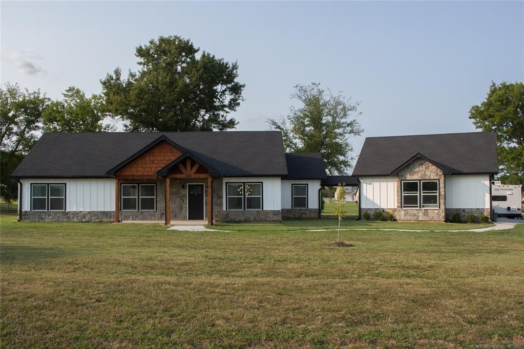 368 Twin Creeks Ln, Pryor, OK 74361