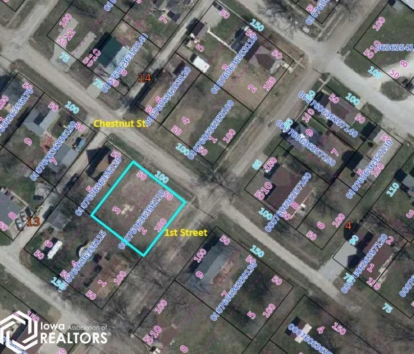 203 Chestnut St, Keosauqua, IA 52565