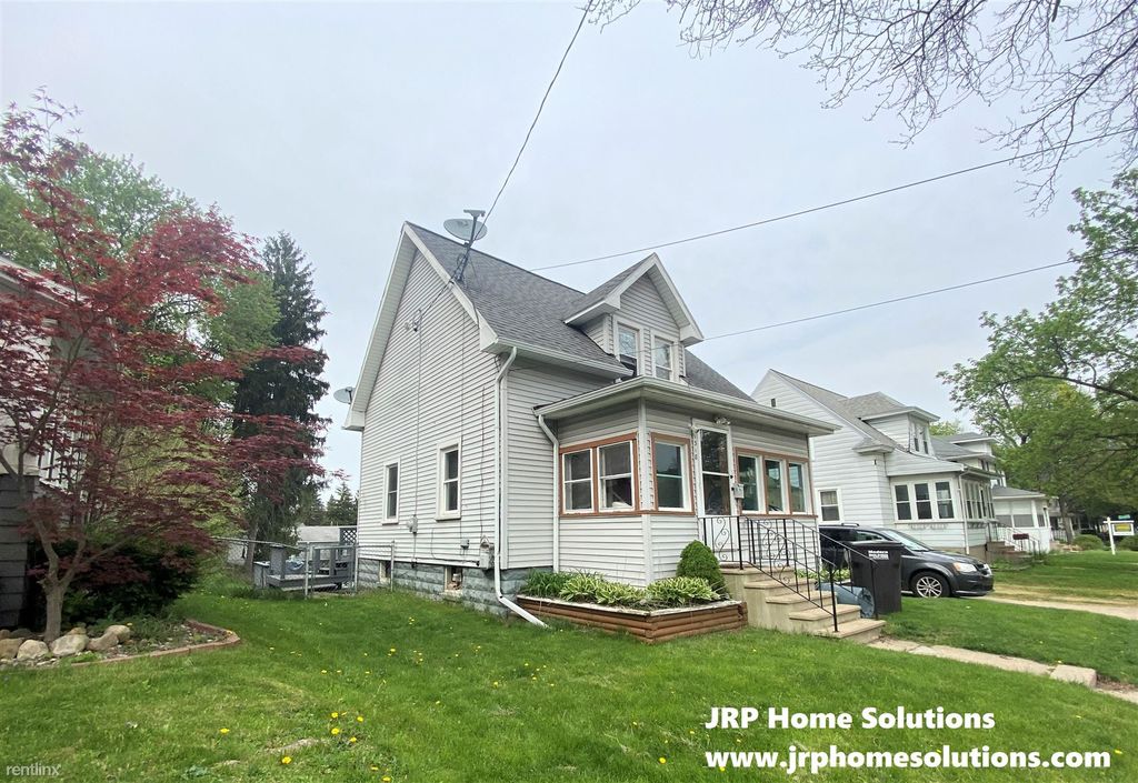 1318 Leroy St, Jackson, MI 49202