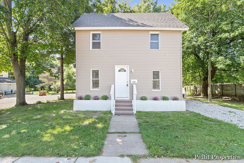 620 E Green St, Marshall, MI 49068