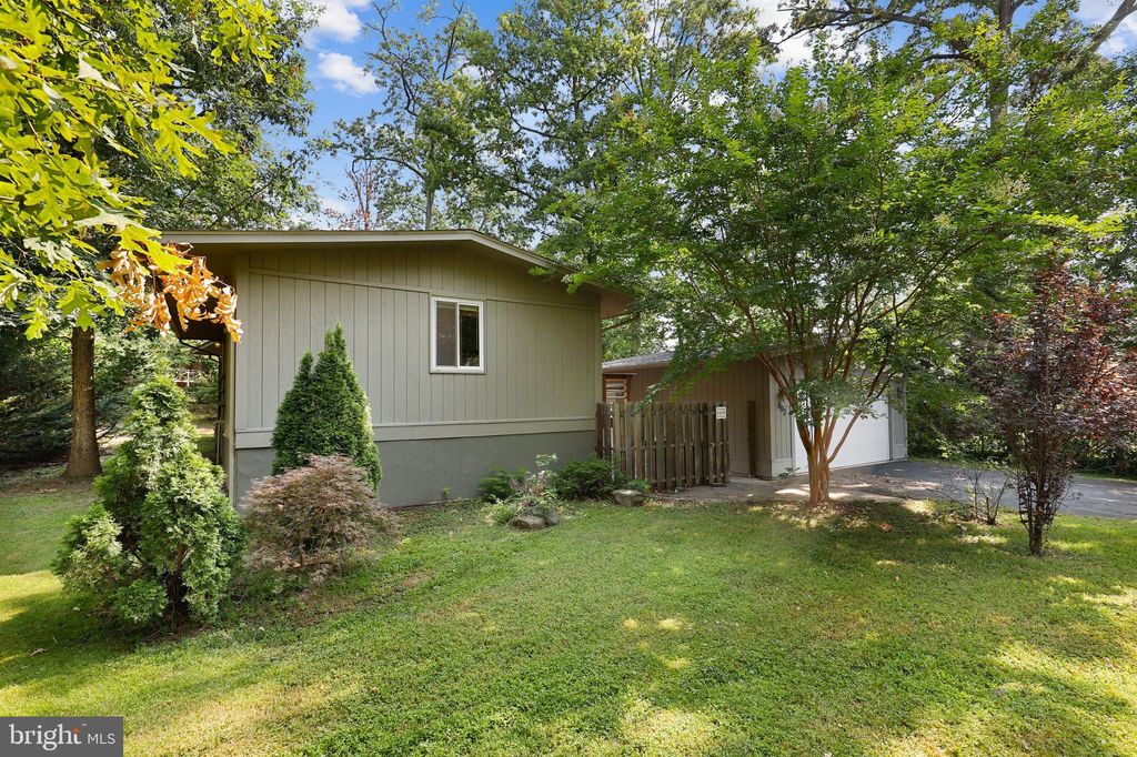 602 Austin Ln, Herndon, VA 20170