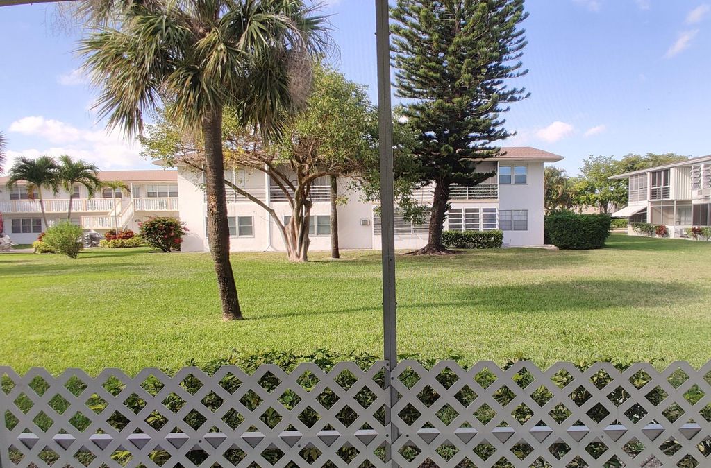 155 Easthampton G, West Palm Beach, FL 33417