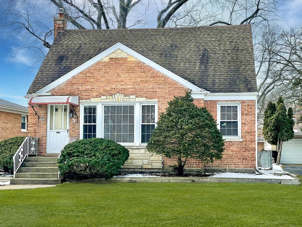 816 Wilkinson Pkwy, Park Ridge, IL 60068