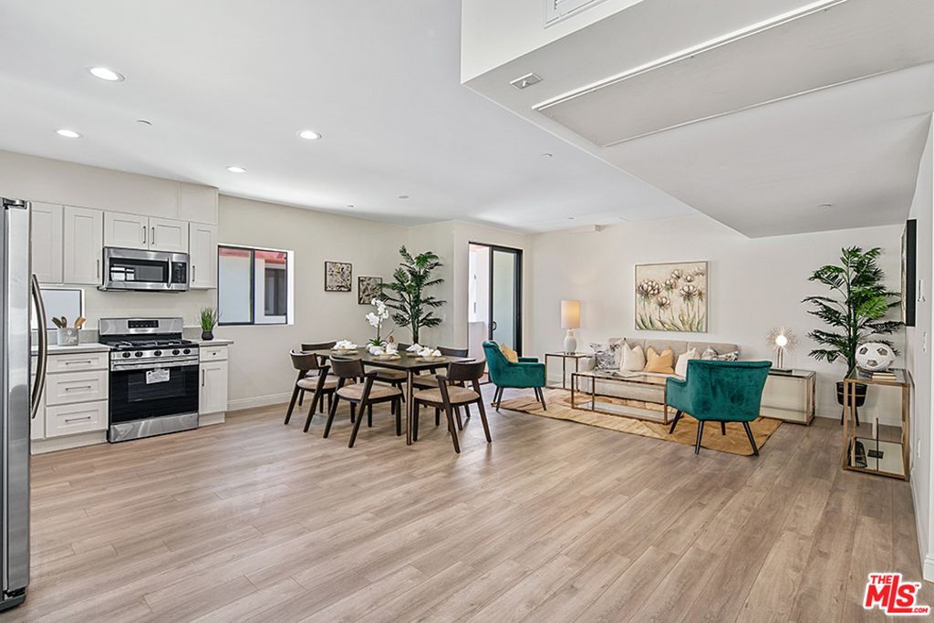 14403 Tiara St 6, Van Nuys, CA 3 Bed, 3 Bath Townhouse