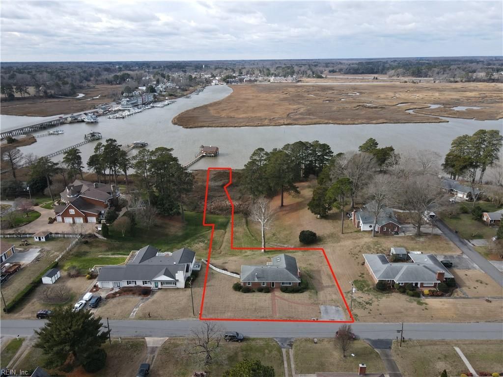 205 Red Point Dr, Smithfield, VA 23430