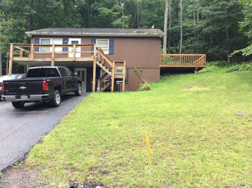 313 Buck Saw Dr, Drums, PA 18222