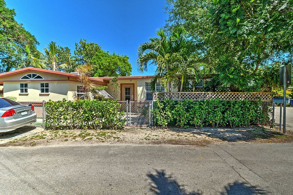 13701 NE 20th Ln, Miami, FL 33181