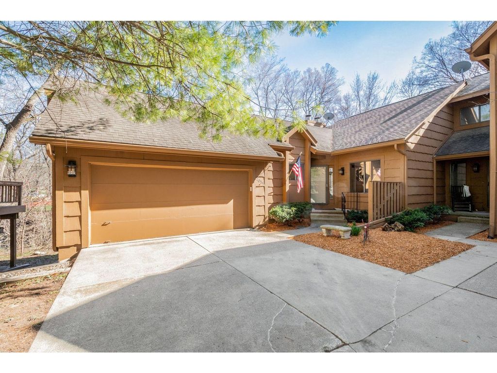 7056 Oak Brook Dr, Urbandale, IA 50322 Trulia