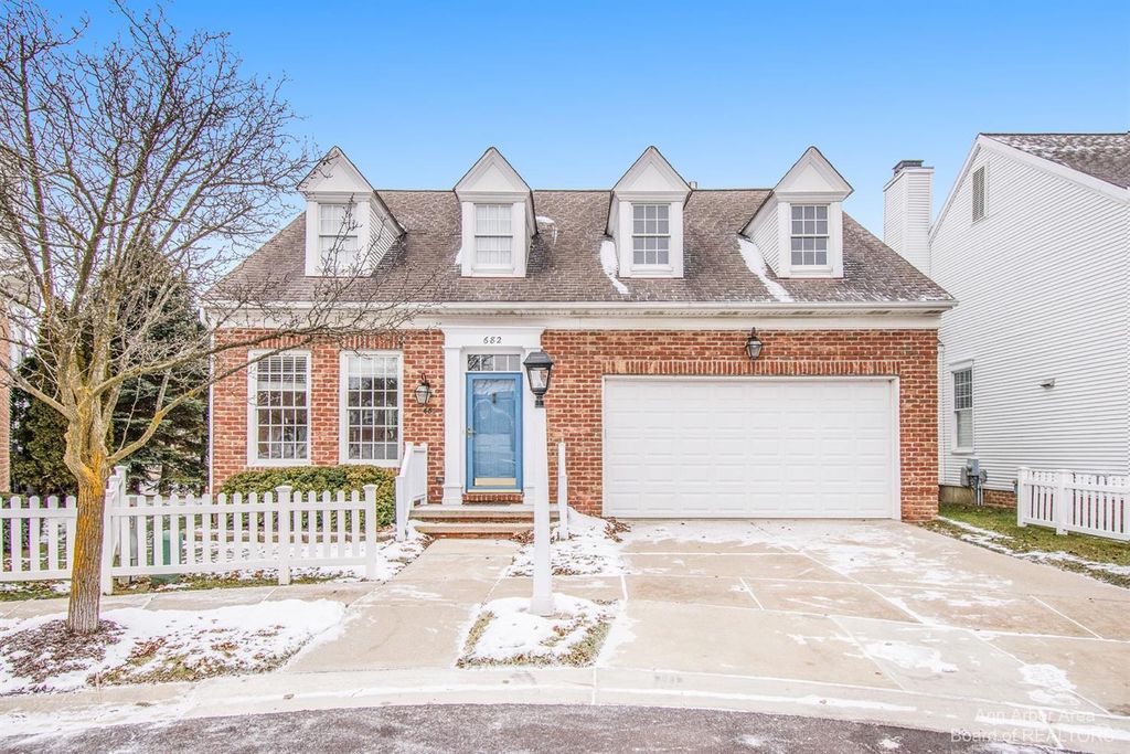 682 Boston Ct, Ann Arbor, MI 48103