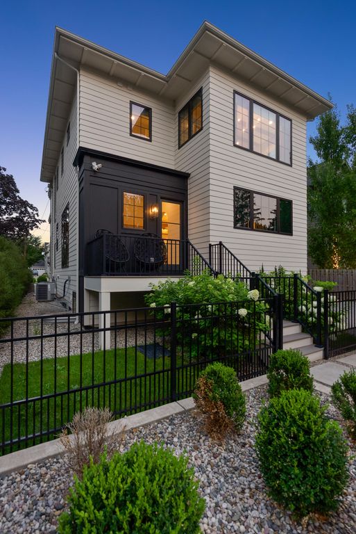 Photo 117 of 