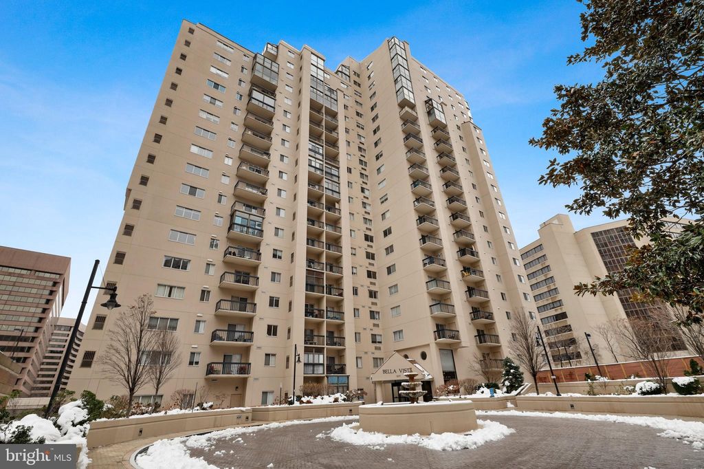 1211 S Eads St #202, Arlington, VA 22202