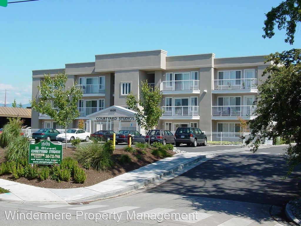 1608 E St #202, Bellingham, WA 98225