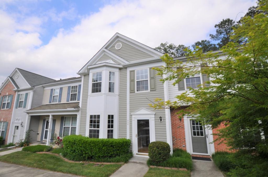 404 Canyon Lake Cir, Morrisville, NC 27560