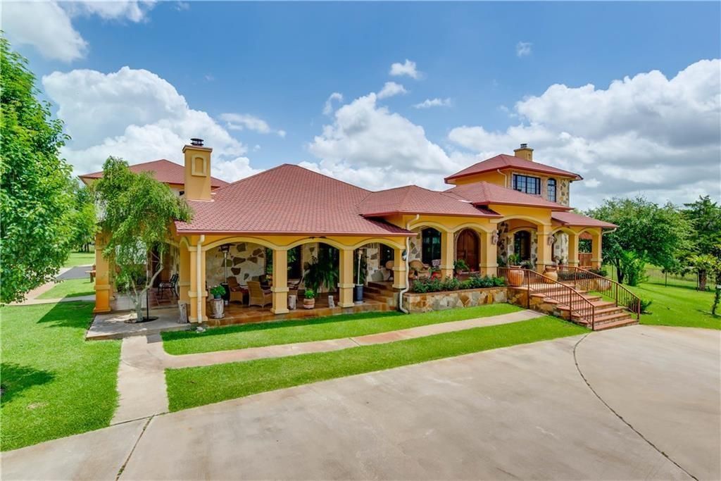 711 Old Antioch Rd, Smithville, TX 78957