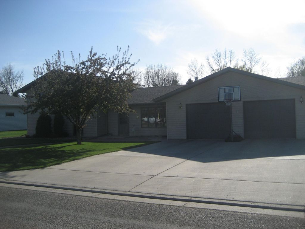 1502 6th Ave SE, Rugby, ND 58368 Trulia