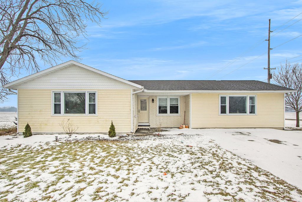 58027 Haines Rd, Three Rivers, MI 49093