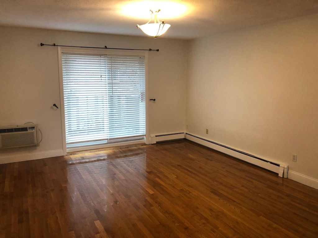 4-38 Westgate Rd #4, Chestnut Hill, MA 02467