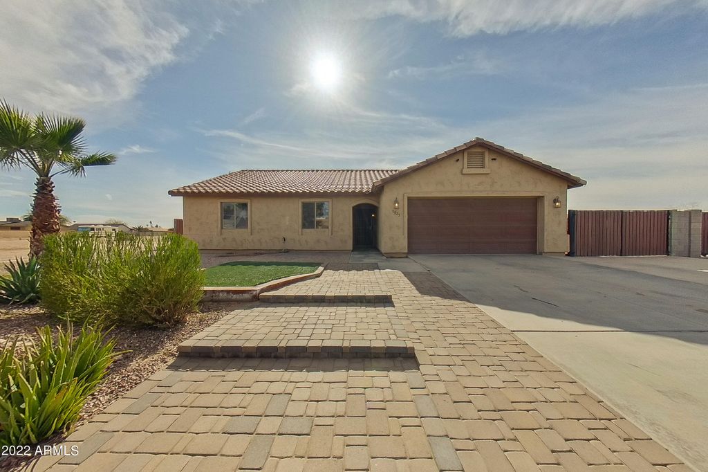 9925 W Bradshaw Dr, Arizona City, AZ 85123