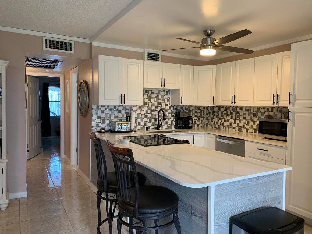 58 Chatham #C, West Palm Beach, FL 33417