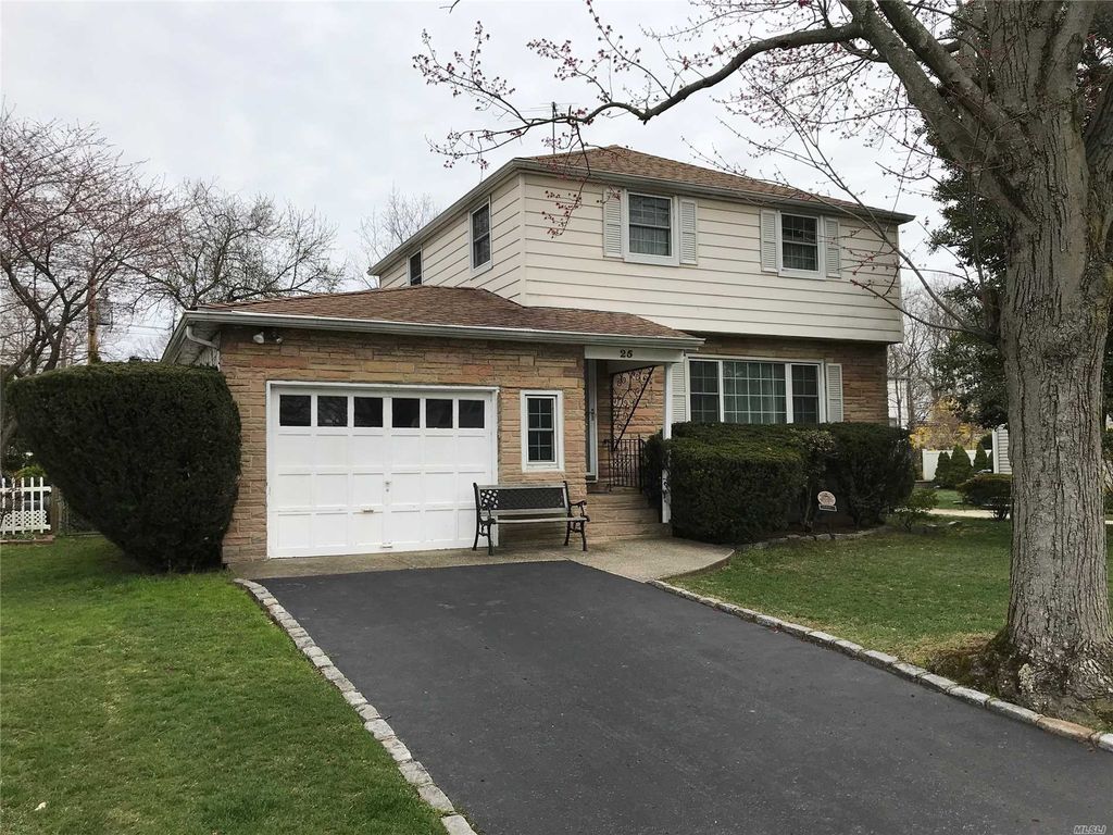 25 Crest Rd E, North Merrick, NY 3 Bed, 2 Bath SingleFamily Home