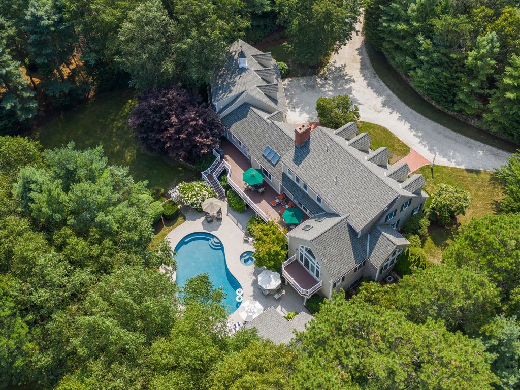 405 Baxters Neck Rd, Marstons Mills, MA 02648