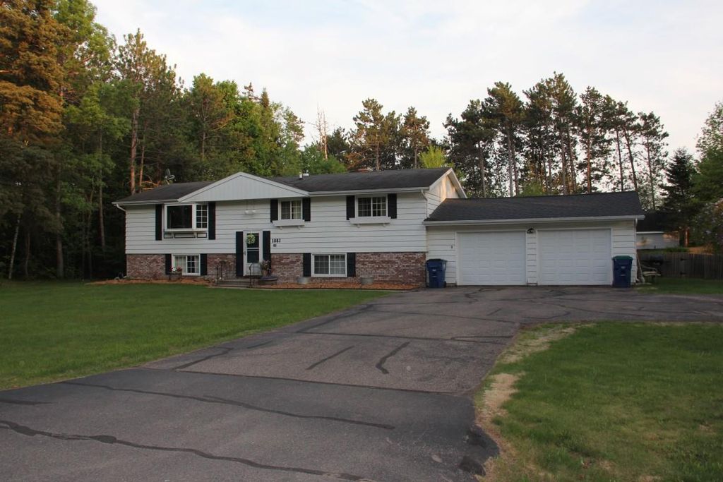 1881 Norway Ln, Kronenwetter, WI 4 Bed, 2 Bath SingleFamily Home