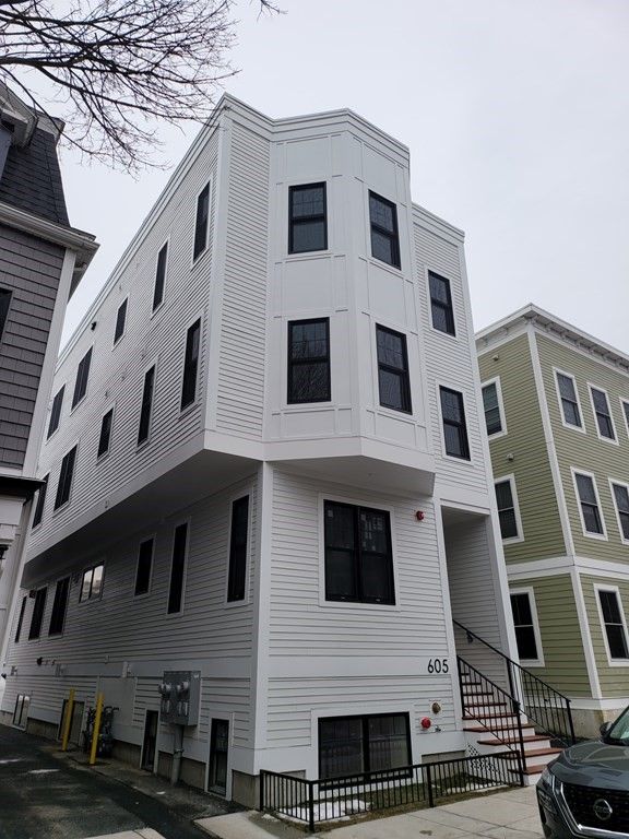 605 E 6th St #2, Boston, MA 02127