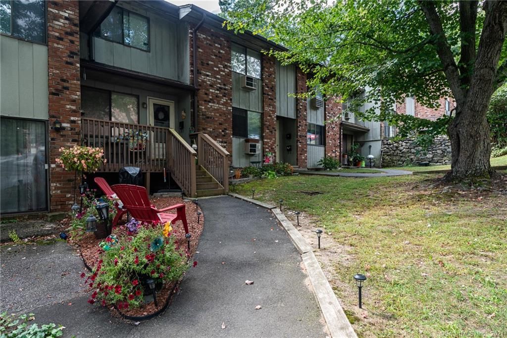 189 Kaynor Dr #B, Waterbury, CT 06708