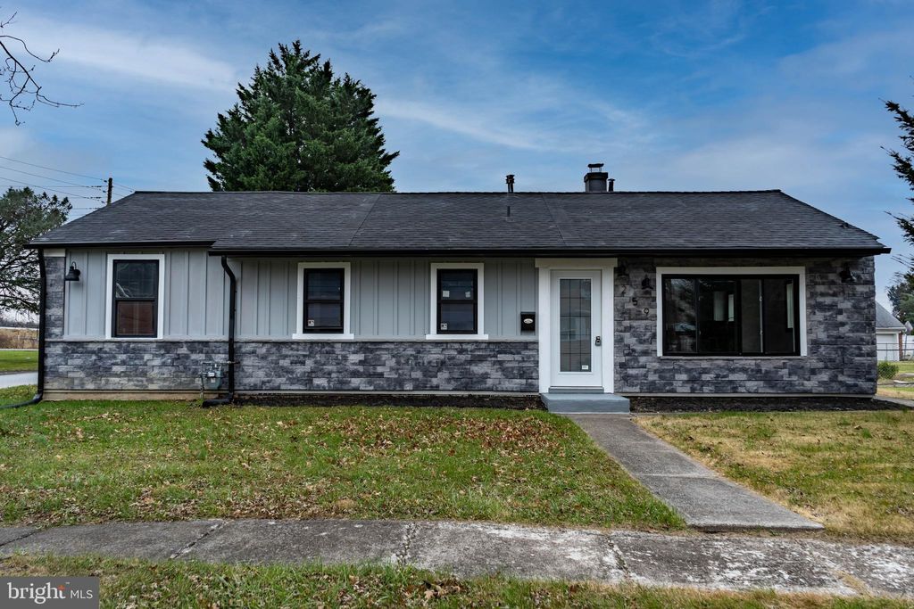 259 Pinecrest Dr, Harrisburg, PA 17110