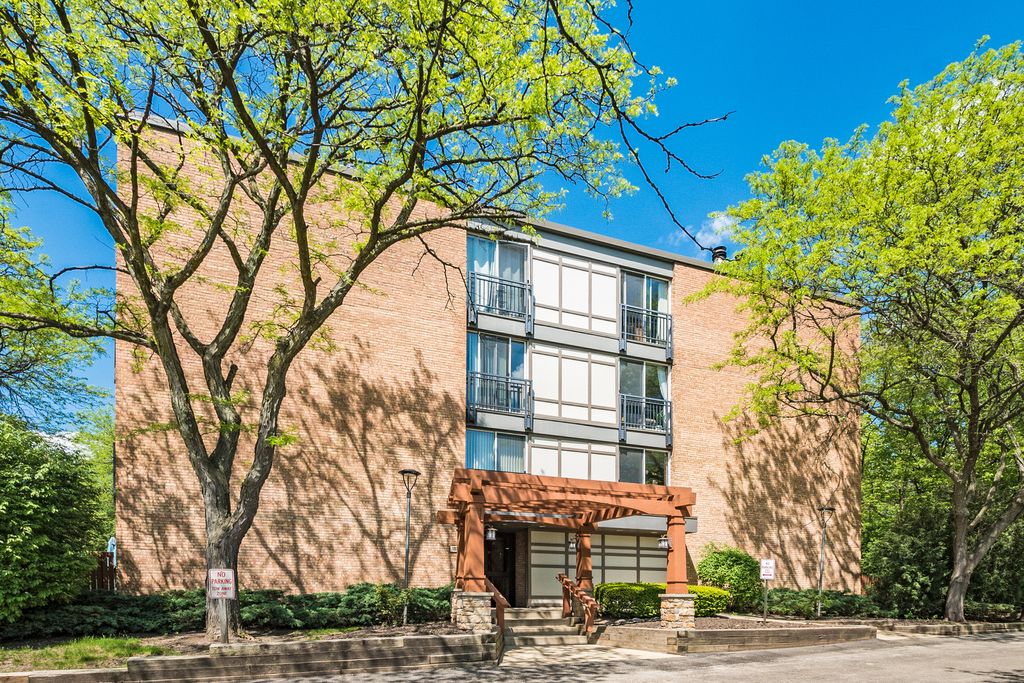 1811 Four Lakes Ave #3G, Lisle, IL 60532