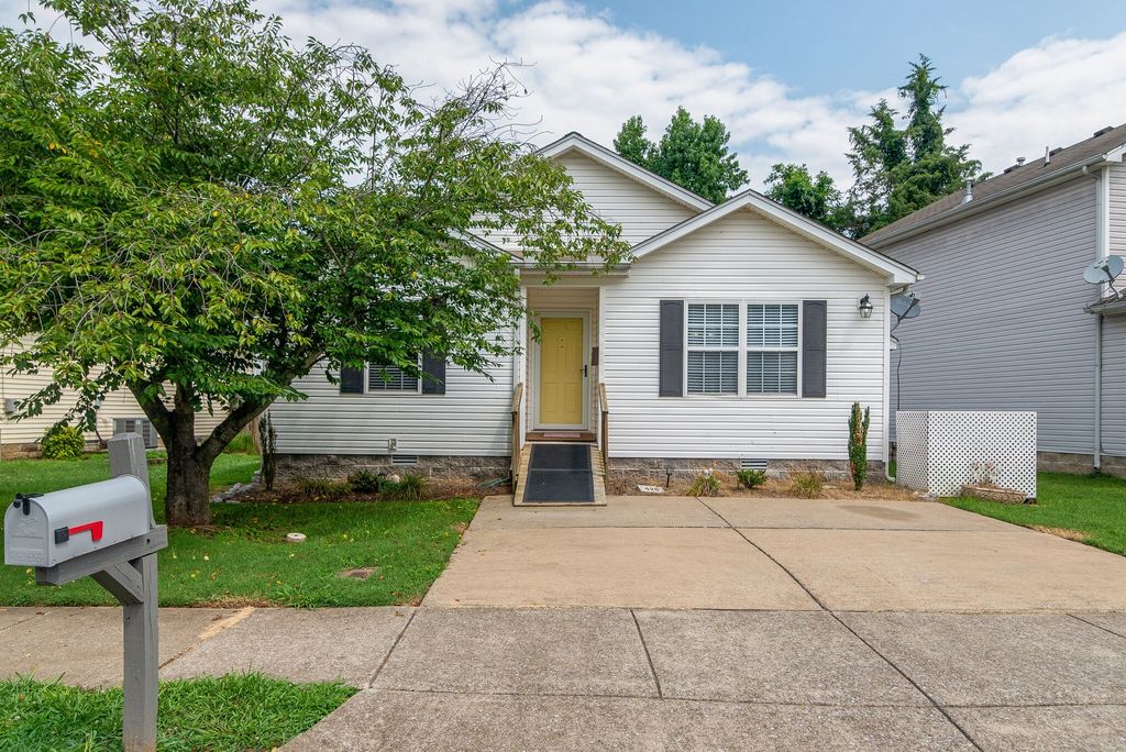 425 Scotts Creek Trl, Hermitage, TN 37076