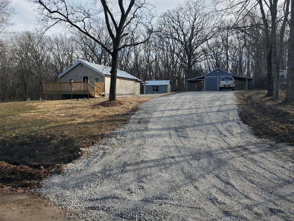 10066 Nugget Rd, Mineral Point, MO 63660