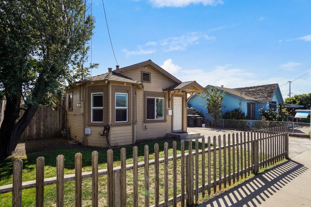 614 Terrace St, Salinas, CA 93905