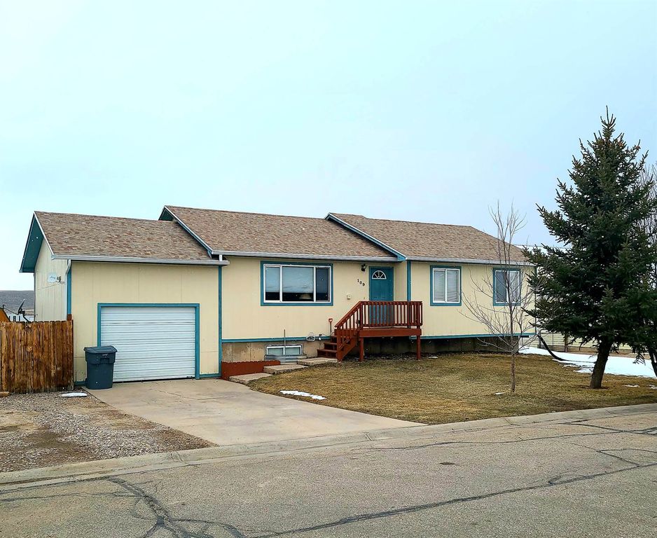 109 Colonial Ave, Evanston, WY 82930
