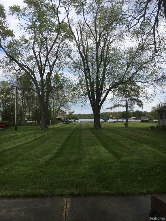 1742 N Wixom Rd, Wixom, MI 48393 | Trulia
