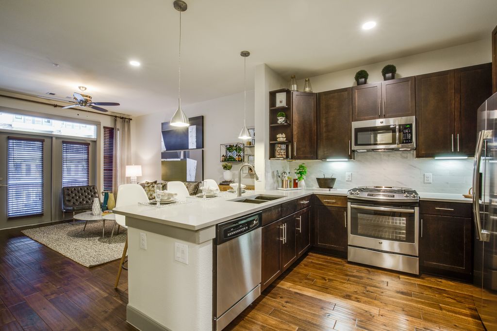 525 Yale St, Houston, TX 77007