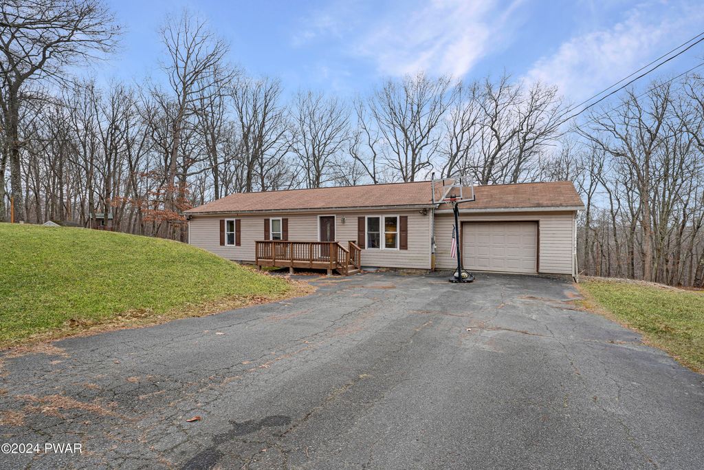 108 Clover Pl, Milford, PA 18337