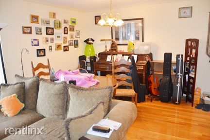 320 Hammond Pond Pkwy #504, Chestnut Hill, MA 02467