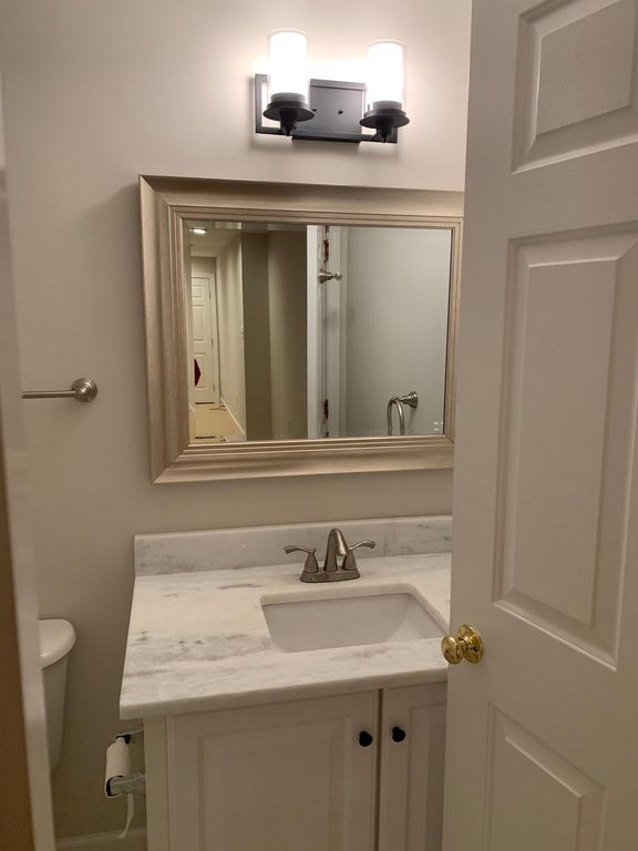 7111 Stratos Ln, Gaithersburg, MD 20879