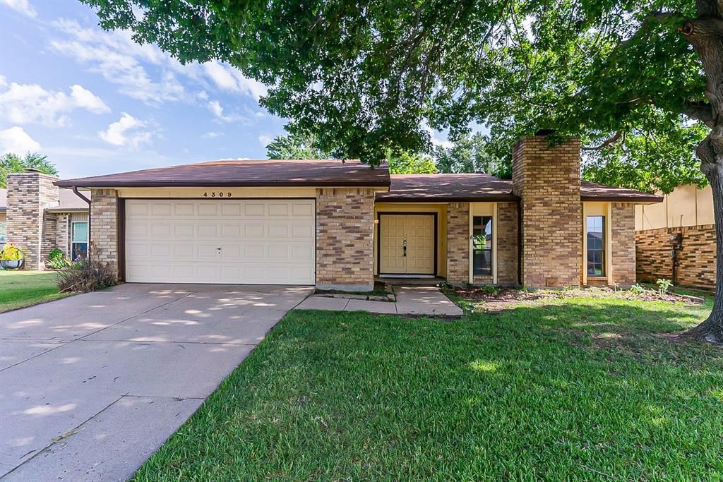 4309 Campion Ln, Fort Worth, TX 76137