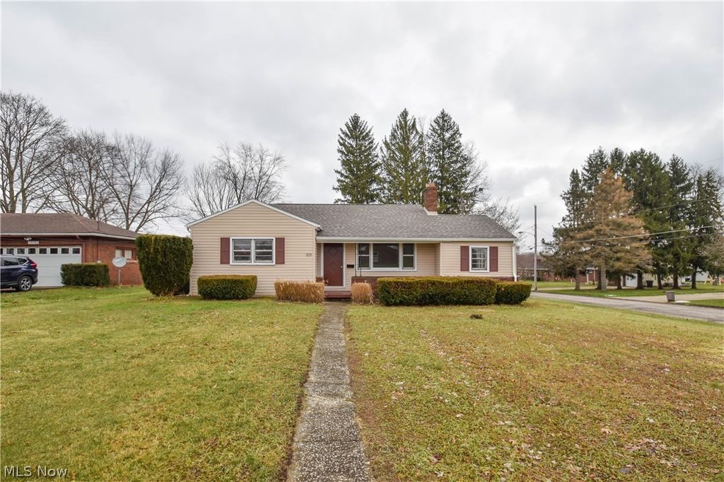 510 Neoka Dr, Campbell, OH 44405