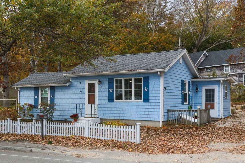 117 Onset Ave, Buzzards Bay, MA 02532