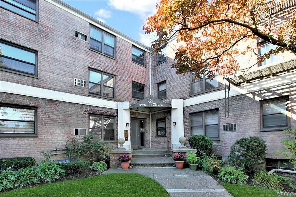 3 Terrace Cir 2B, Great Neck, NY 11021 1 Bed, 1 Bath Coop MLS