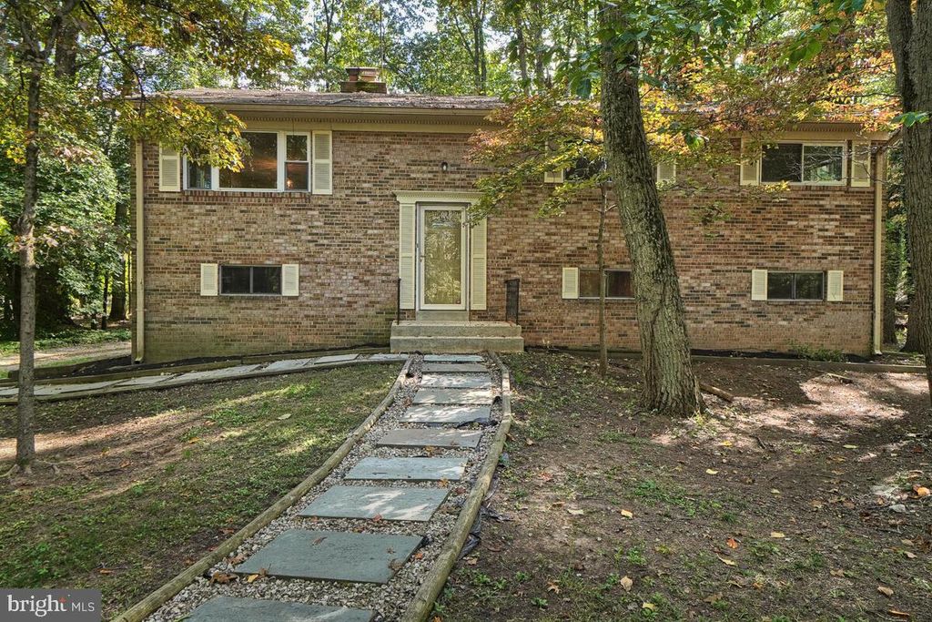22800 Clarkbrooke Dr, Clarksburg, MD 20871