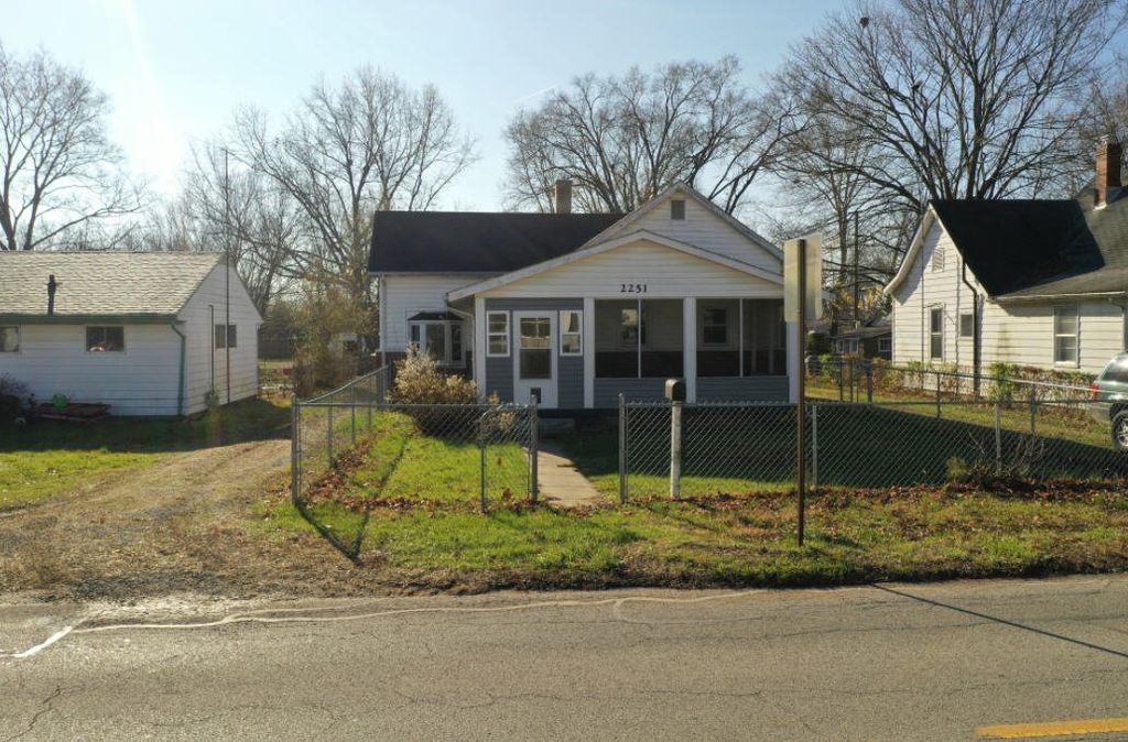 2251 McKinley Ave, Columbus, IN 47201
