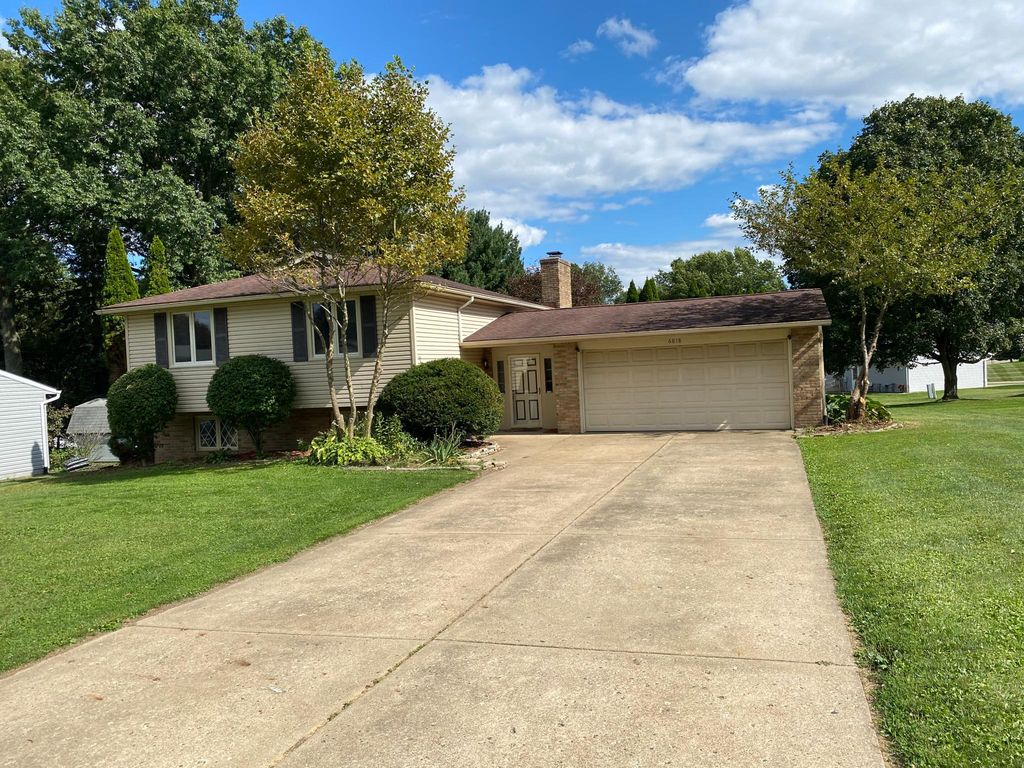 6818 Lake Cable Ave NW, North Canton, OH 44720