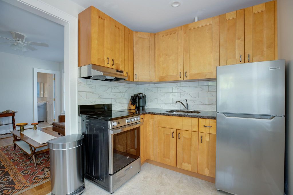857 Main St #2A, Greenport, NY 11944
