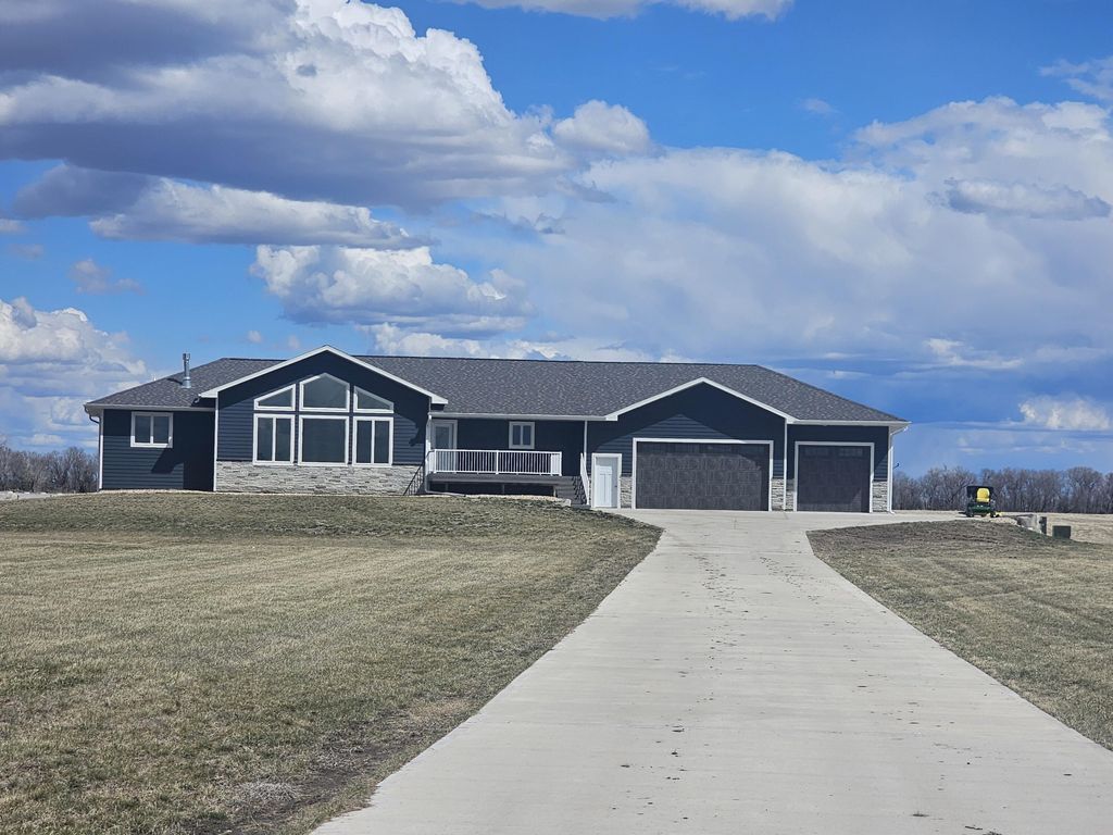25366 413th Ave, Mitchell, SD 57301